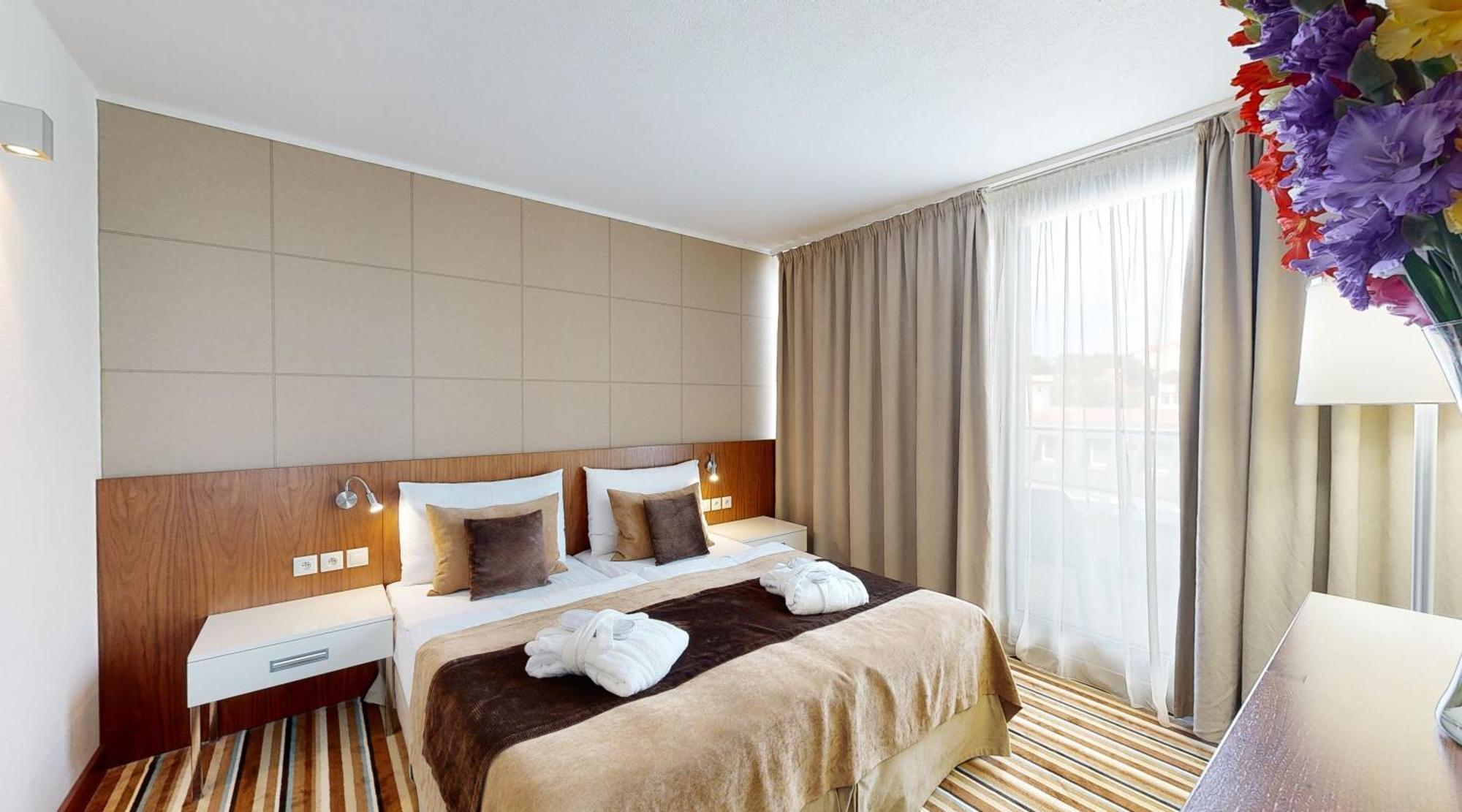 Business Hotel Astrum Laus Levice Exterior foto