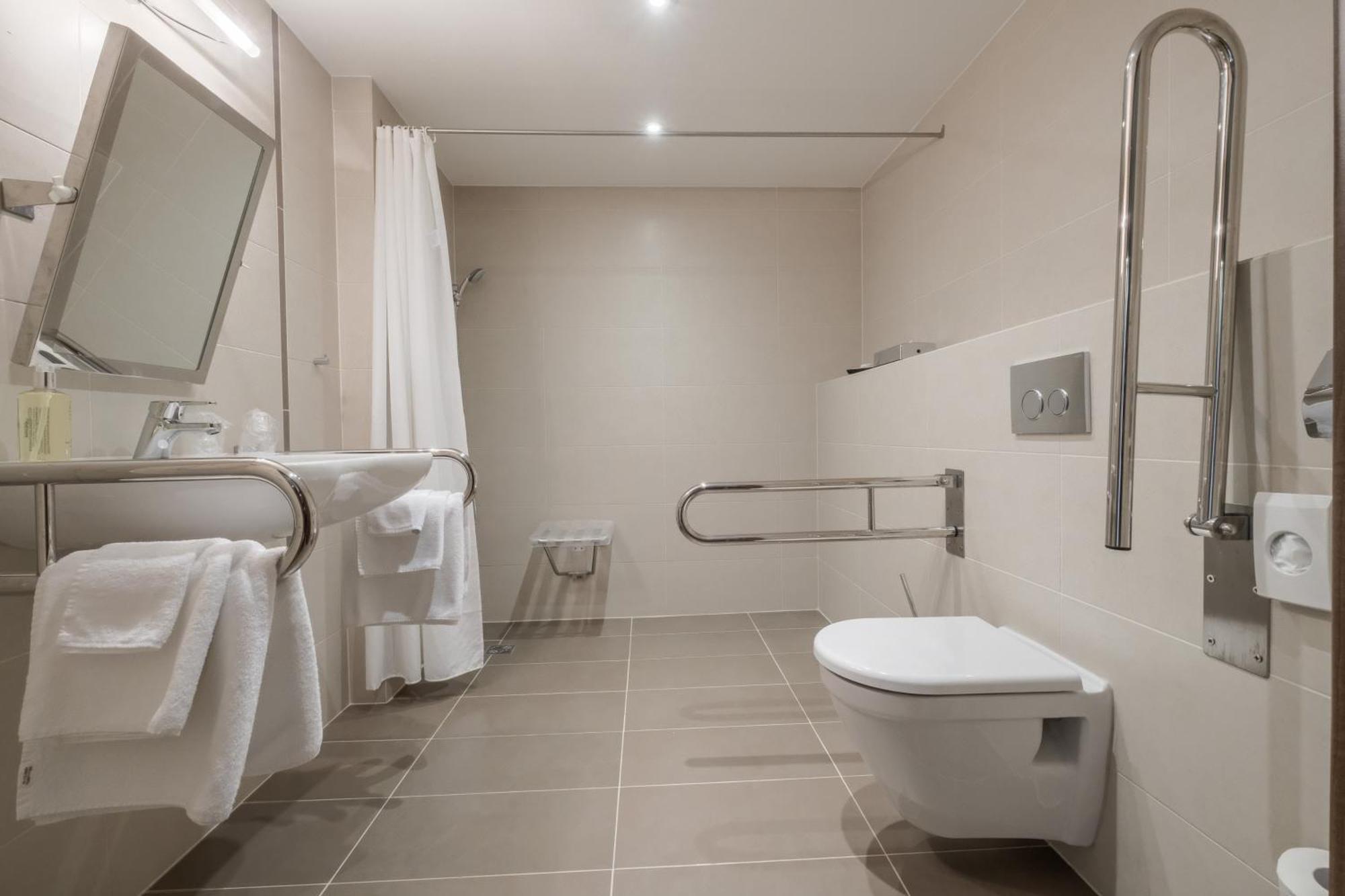 Business Hotel Astrum Laus Levice Exterior foto