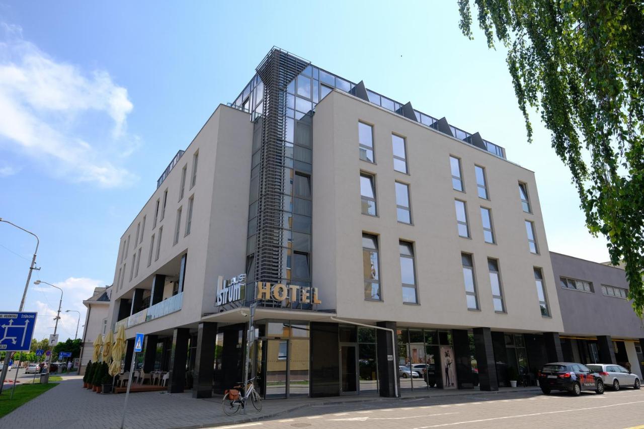 Business Hotel Astrum Laus Levice Exterior foto