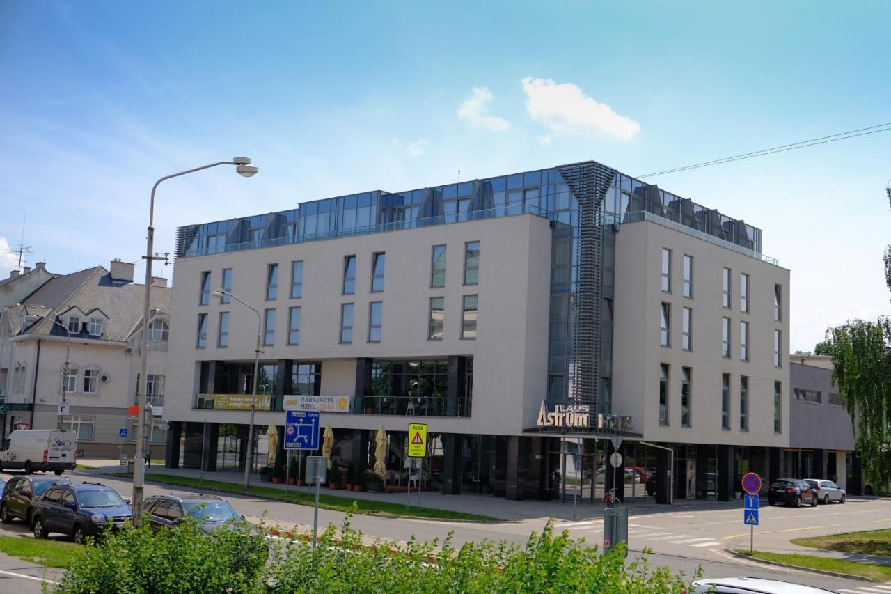Business Hotel Astrum Laus Levice Exterior foto